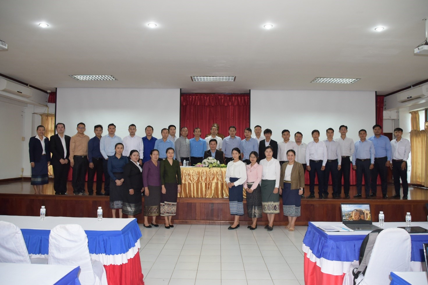 ຝຶກອົບຮົມການນຳໃຊ້ລະບົບຈັດເກັບ ແລະ ນຳໃຊ້ເອກະສານຮ່ວມກັນຂອງພາກລັດ (G-Share/G-Drive) ໃຫ້ບັນດາກະຊວງ 12 ພາກສ່ວນ.